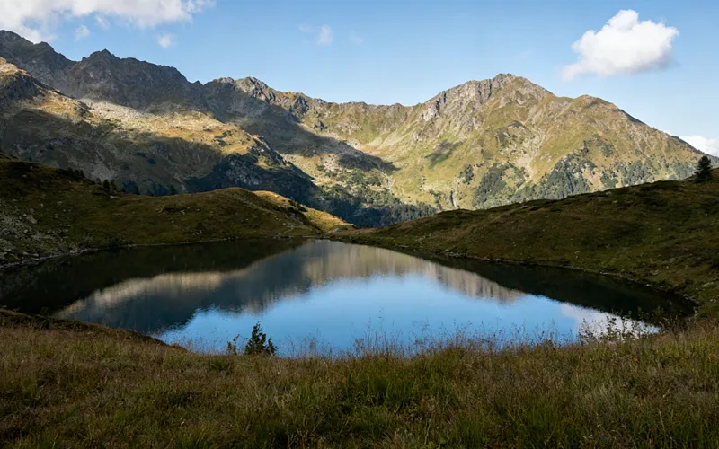 Mountain lake landscape suited to exact pixel sizing